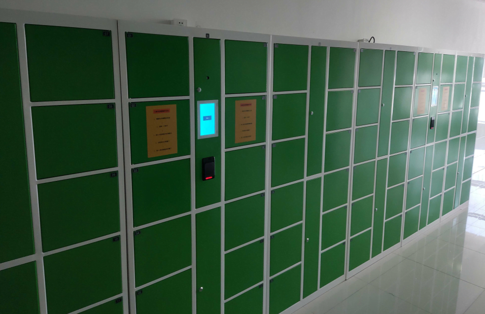 Laptop charging locker
